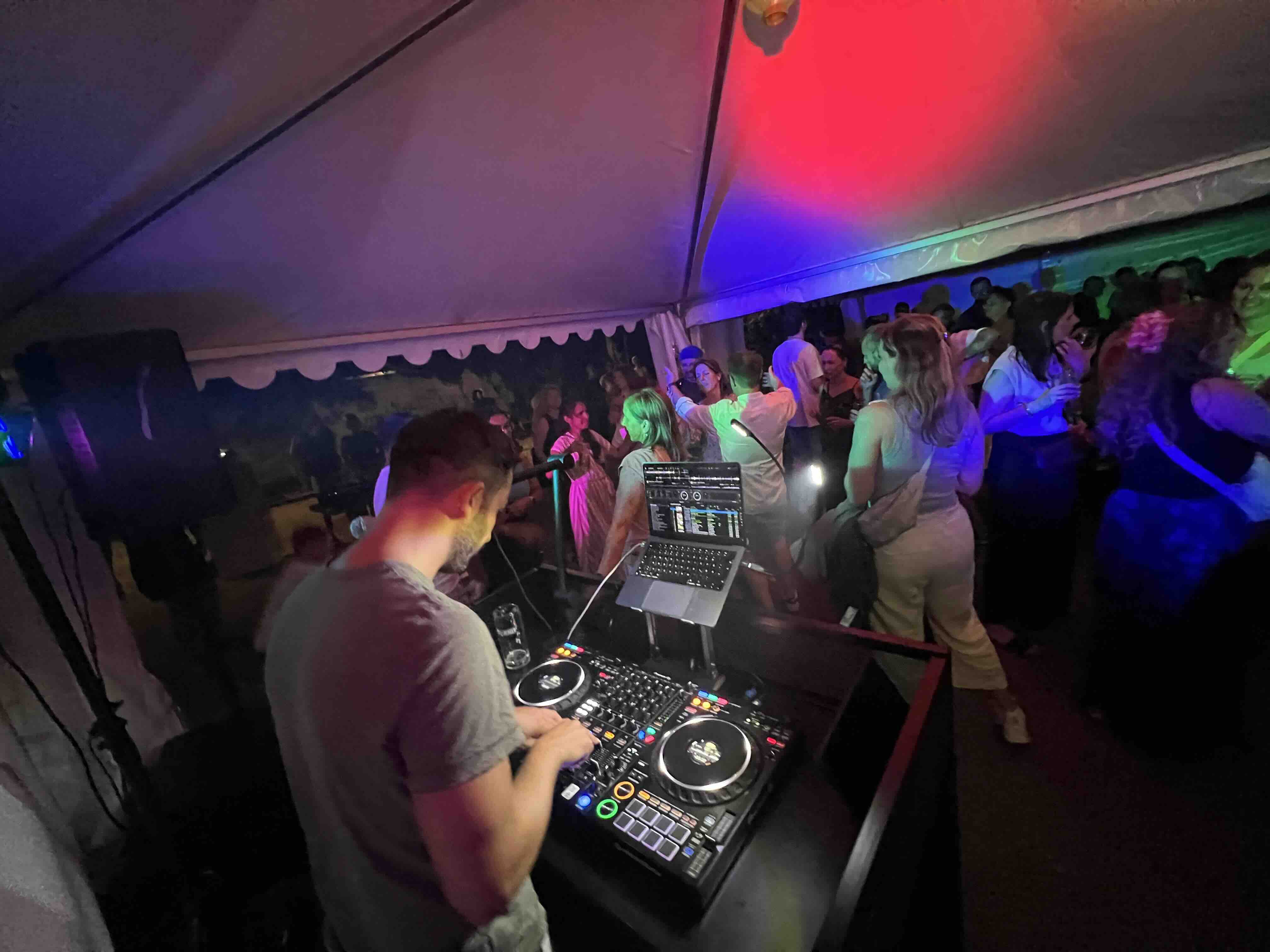 Volles Haus bei einem Heidelberger Stadtfest