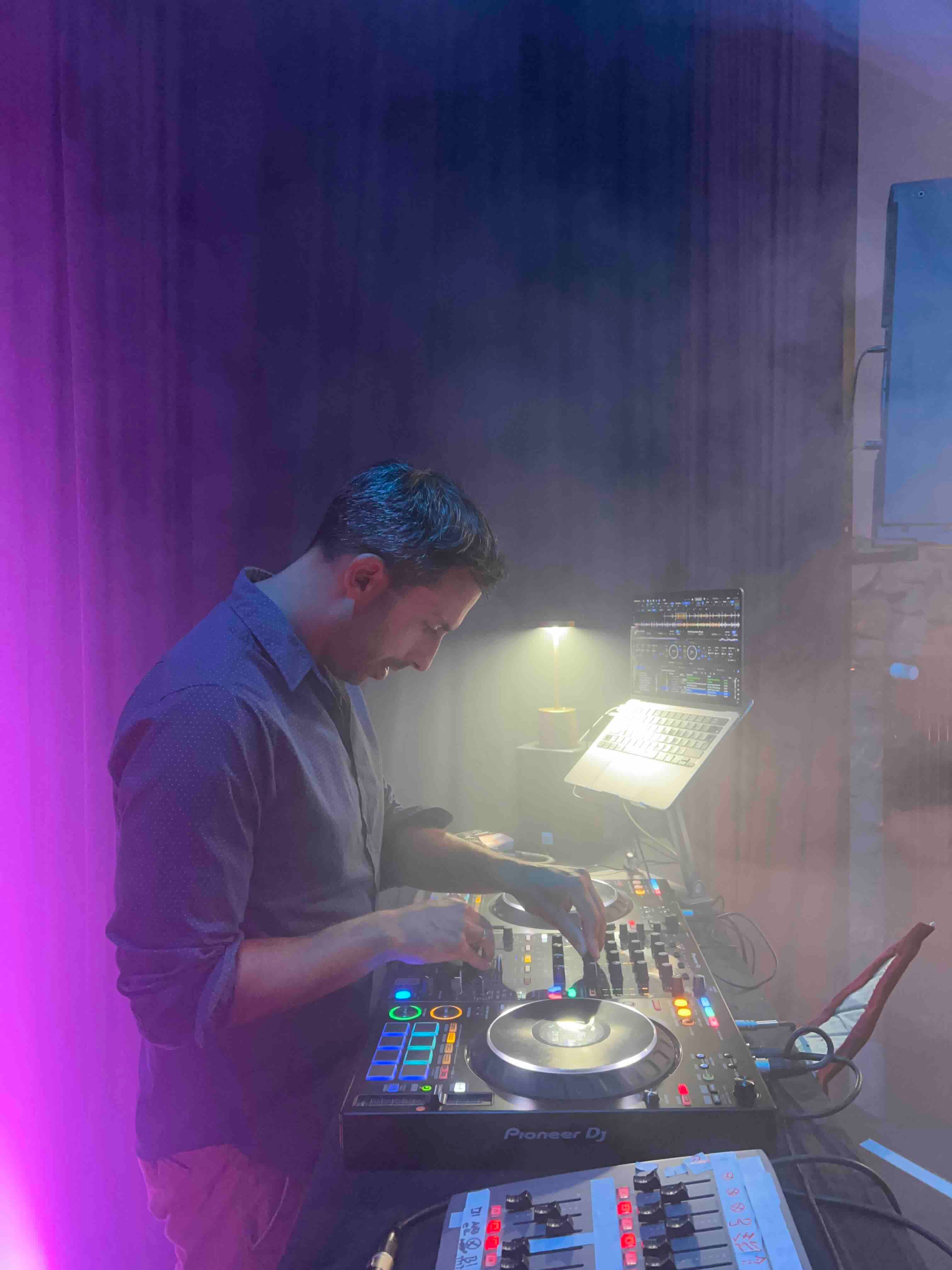 DJ a-tekk Performance